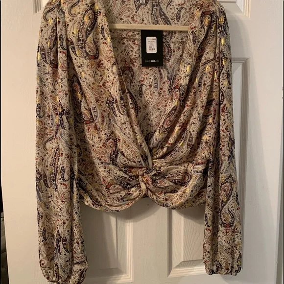 Fashion Nova cropped V-neck Blouse - Picture 3 of 9